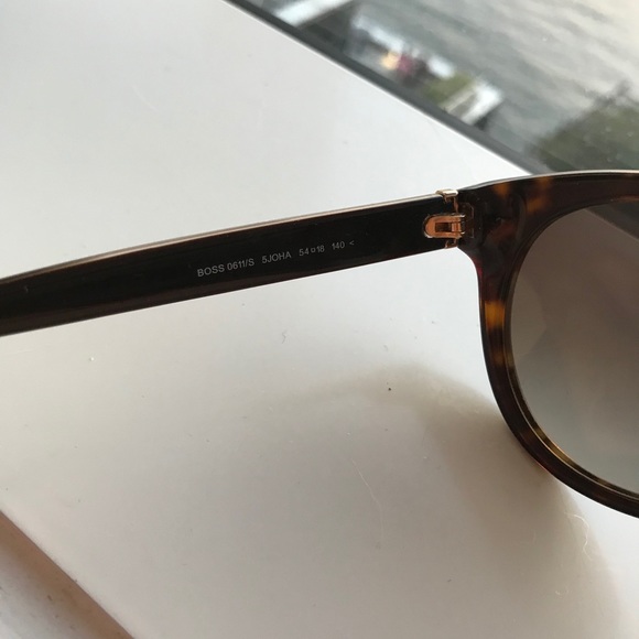 Hugo Boss Brown turtle shell - Picture 4 of 4